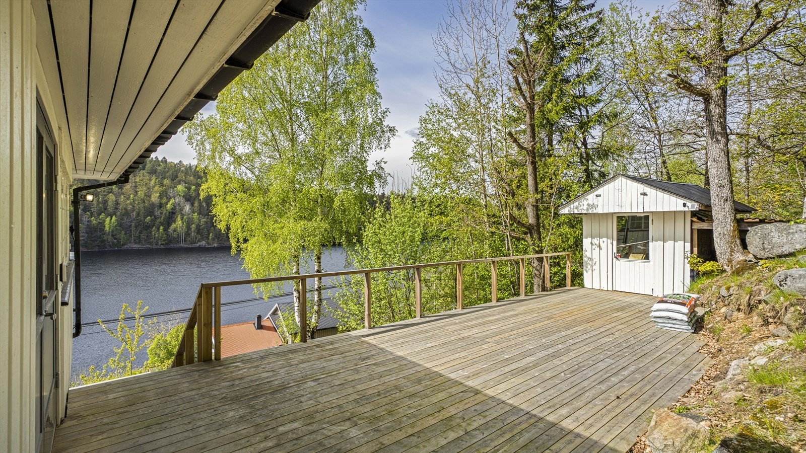 Selger opplyser at boligen har svært gode solforhold med sol fra morgen til sen kveld. Galleribilde