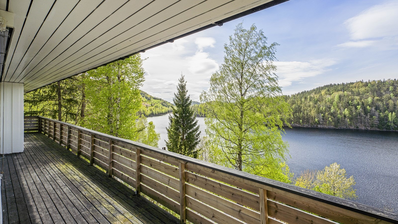 Verandaen byr på nydelig og fredlig utsikt Galleribilde