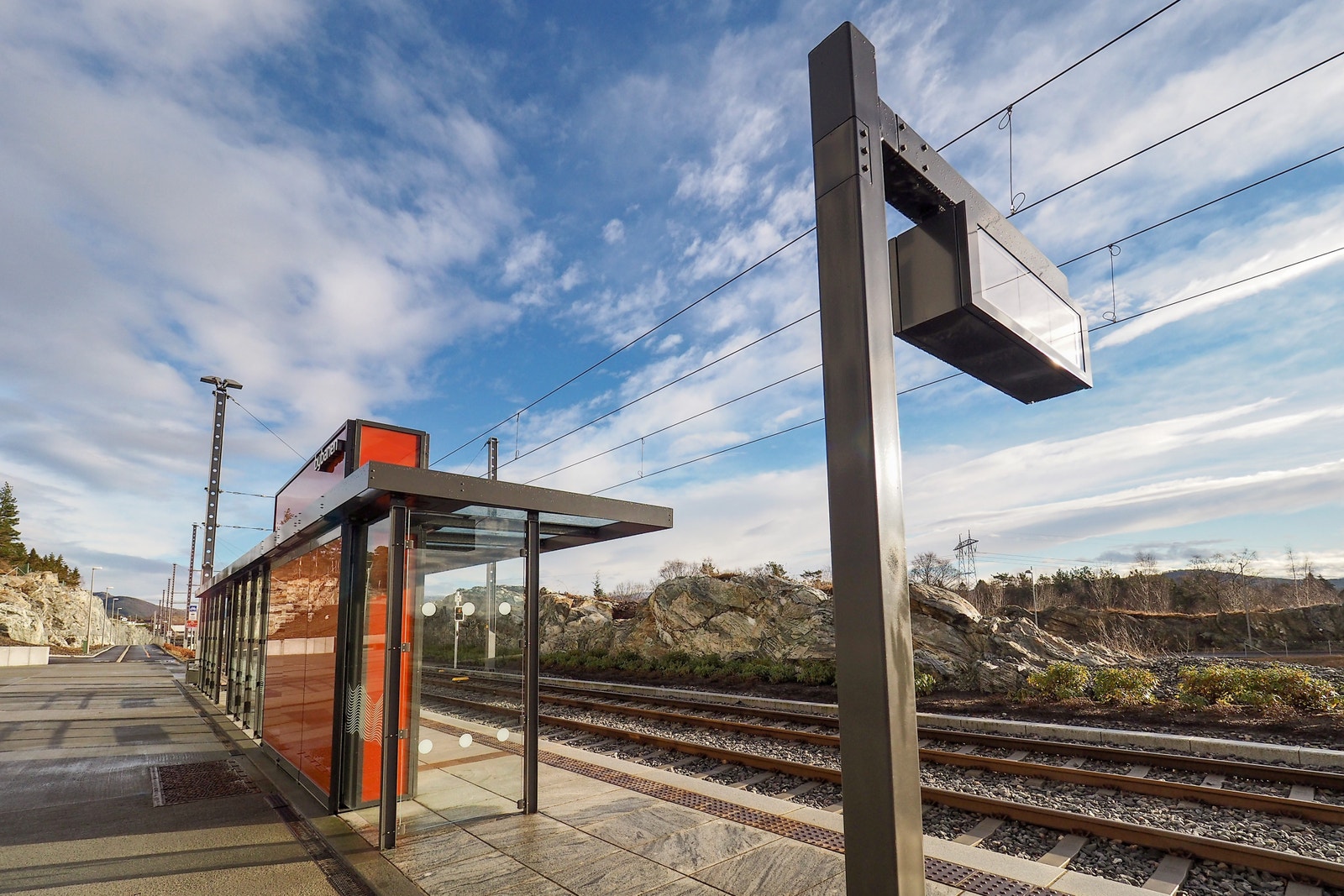 Like ved kontorene ligger bybanestoppet "Kokstad" Galleribilde