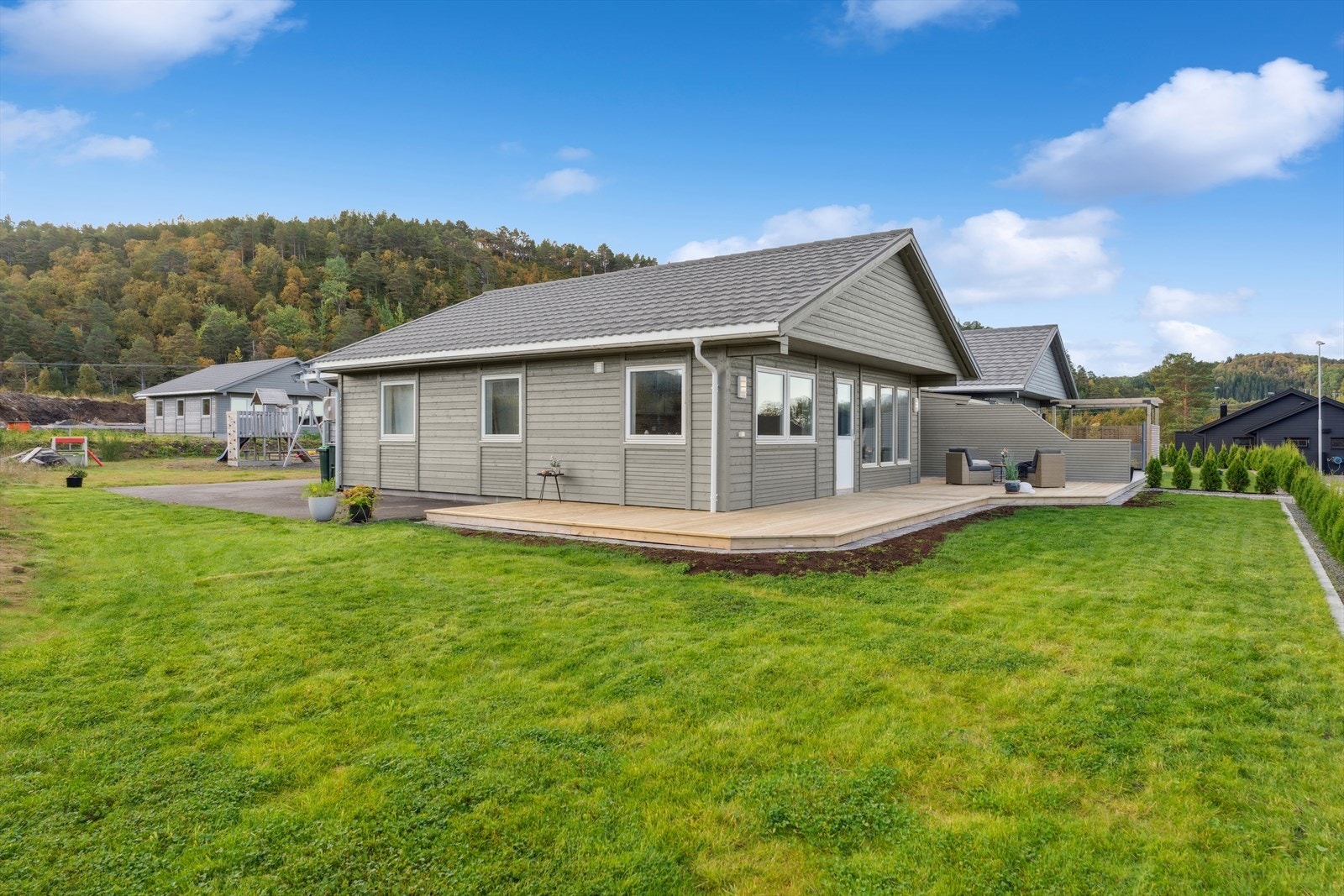 Åndalsbakken 11 er en halvpart av vertikaldelt tomannsbolig fra 2023. Galleribilde