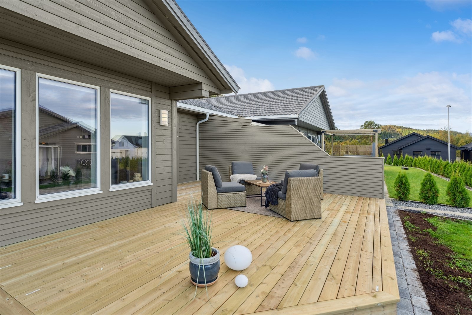 Utgang til en 47 kvm terrasse. Galleribilde