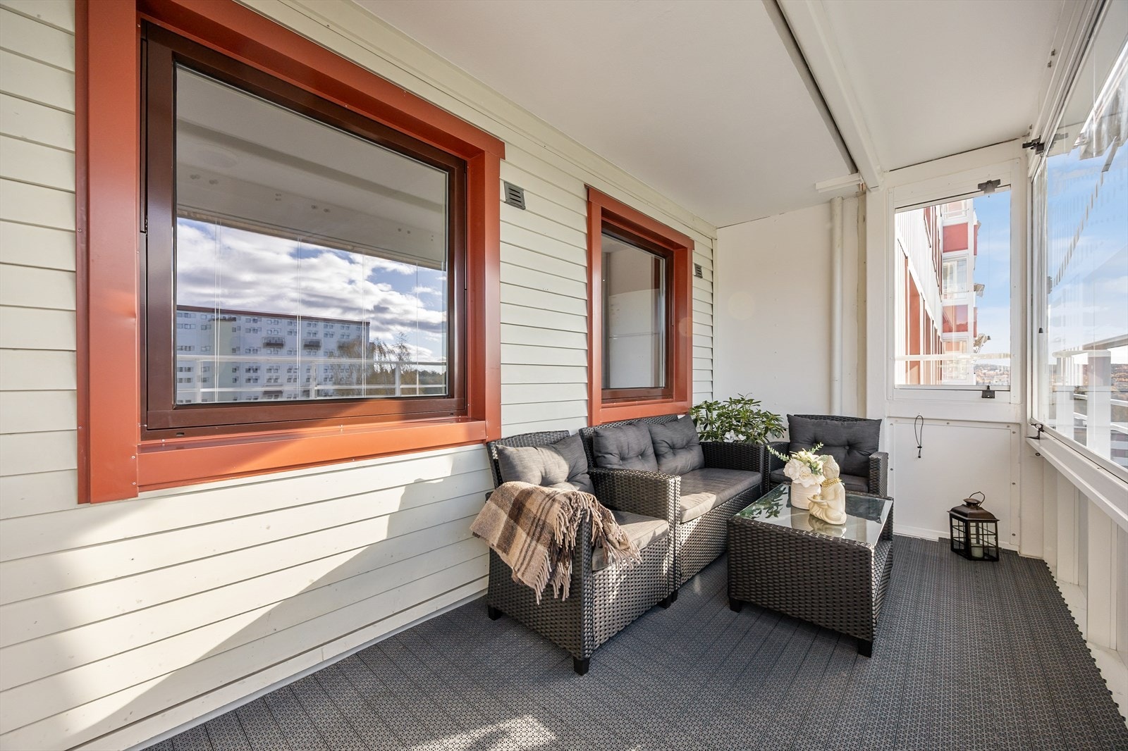 Balkongen på 9 m² har god plass til en sittegruppe og vender mot syd Galleribilde