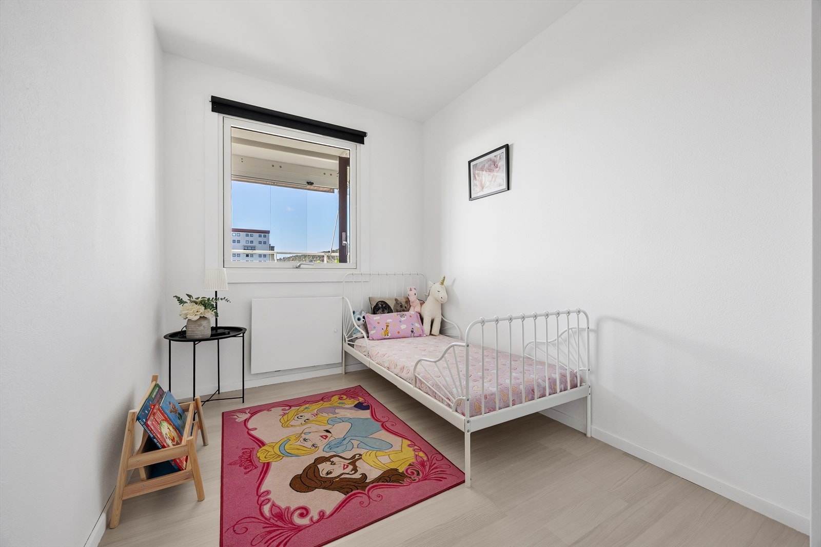 Det andre soverommet kan enkelt innredes som barnerom, gjesterom eller kontor Galleribilde