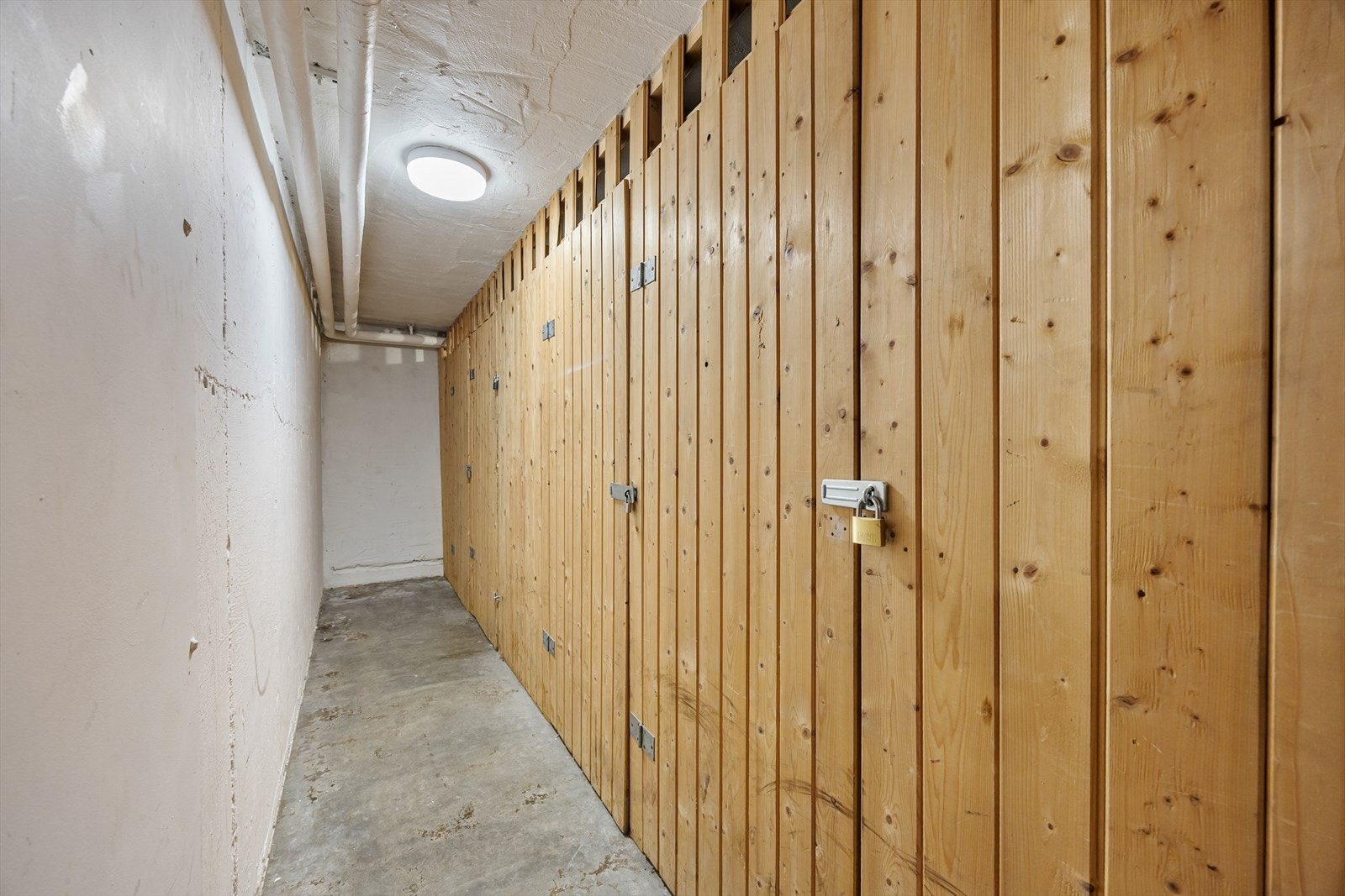 I tillegg medfølger en romslig kjellerbod på 3 m² for ekstra lagringsplass Galleribilde