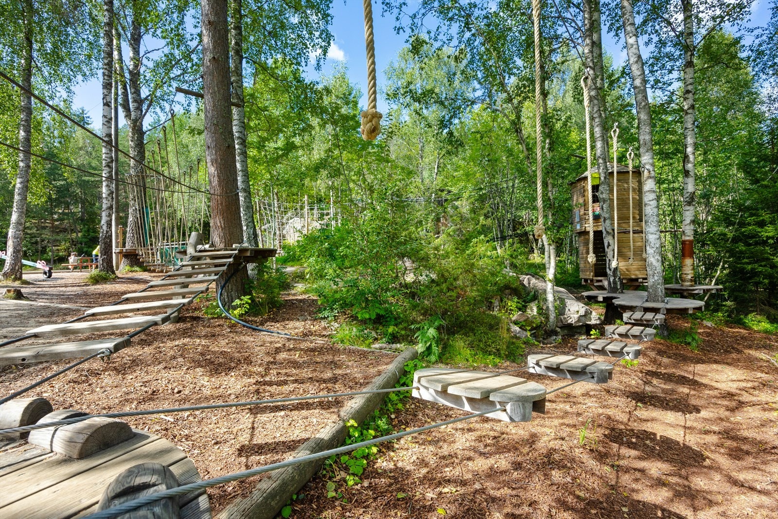 Fantastisk lekeplass på Sandåssletta ligger rett utenfor døren Galleribilde