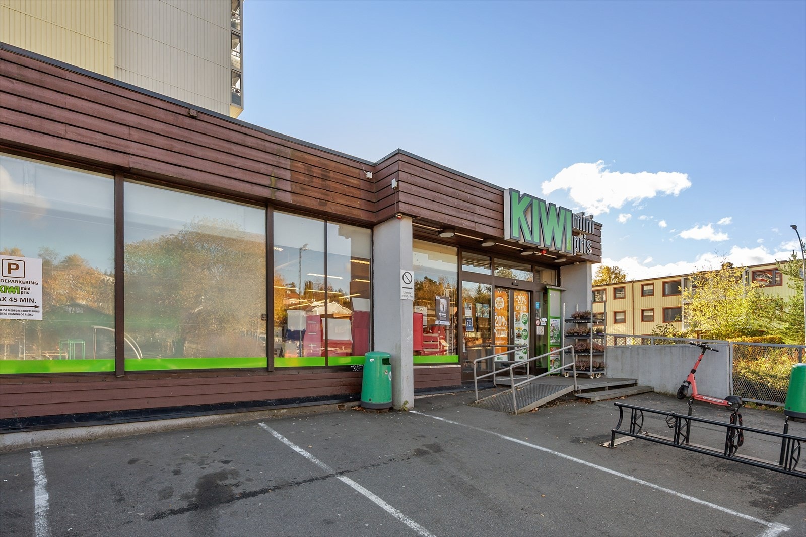 Dagligvarehandel er enkelt med Kiwi Rødtvet kun to minutter unna gangavstand Galleribilde