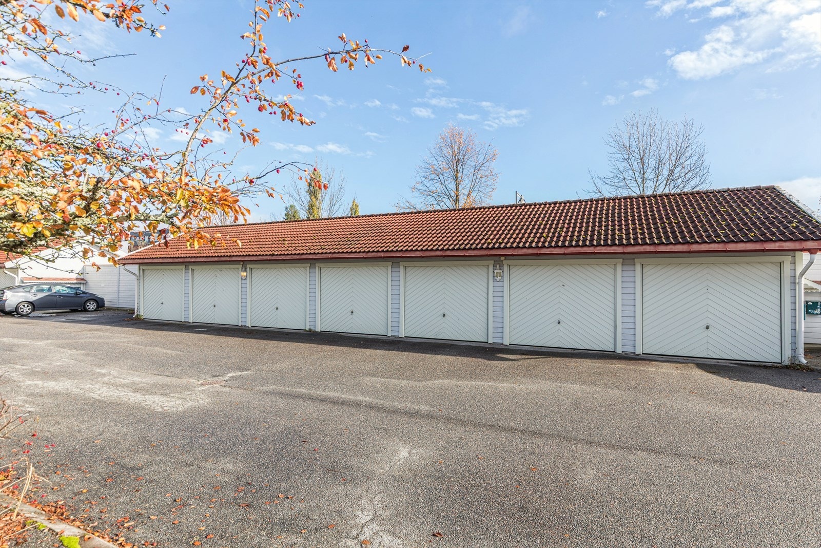 Garasje med automatisk portåpner Galleribilde