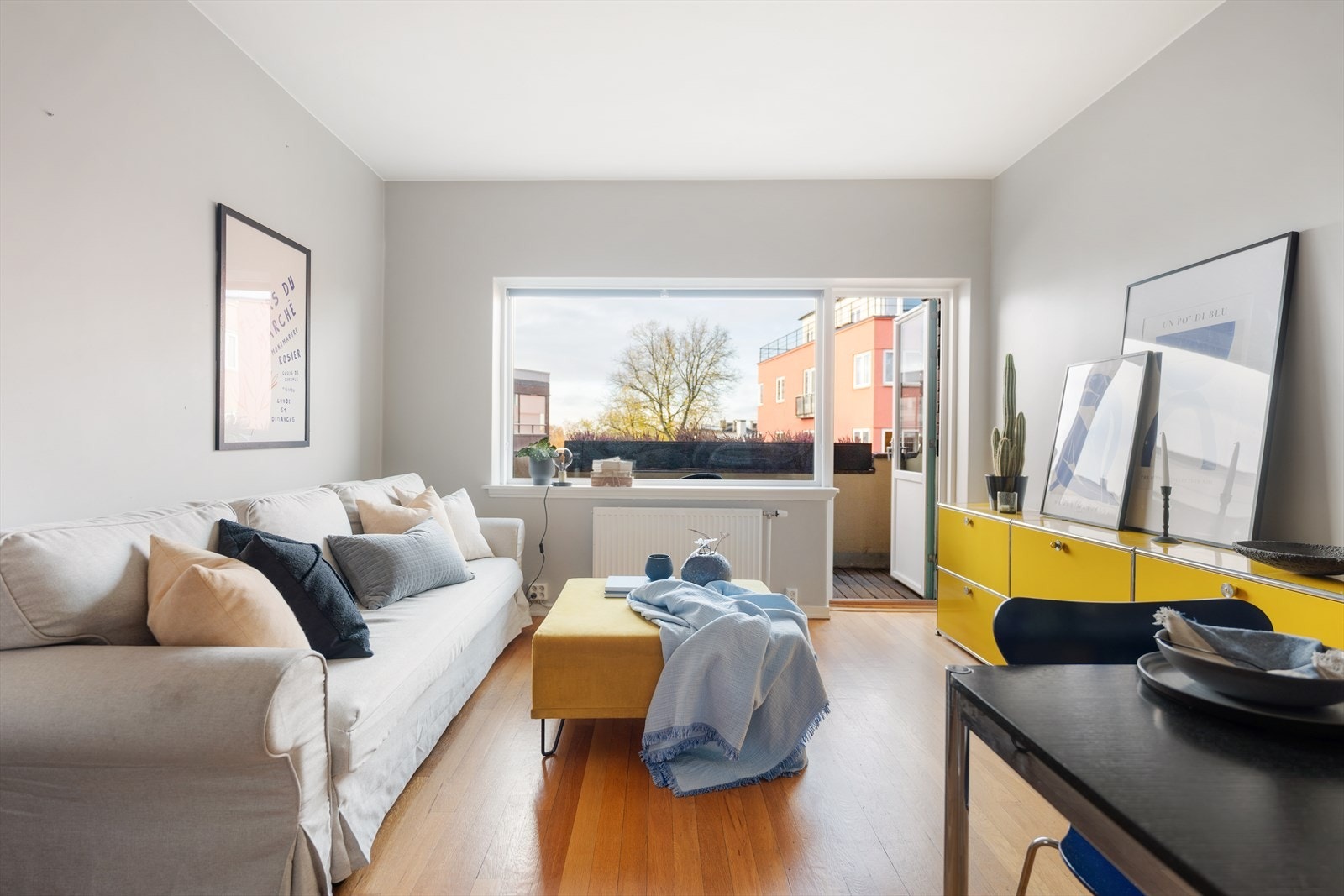 Fra stuen er det utgang til en balkong på ca. 4,3 m² Galleribilde