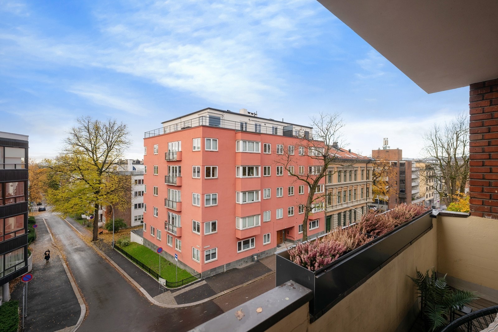 Et herlig sted for både rolige stunder og lange sommerkvelder utendørs. Galleribilde