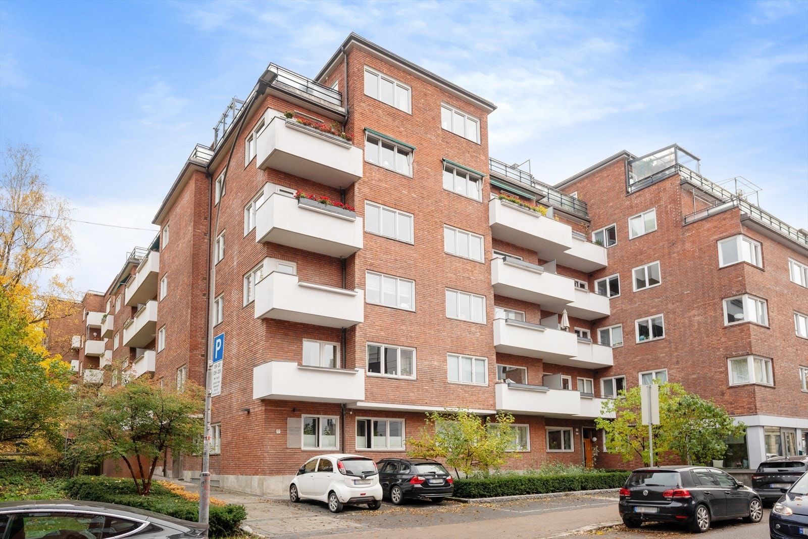 Her bor du sentralt på Majorstuen, i et etterspurt område med umiddelbar nærhet til et bredt utvalg av byens fasiliteter, servicetilbud og kulturopplevelser. Galleribilde