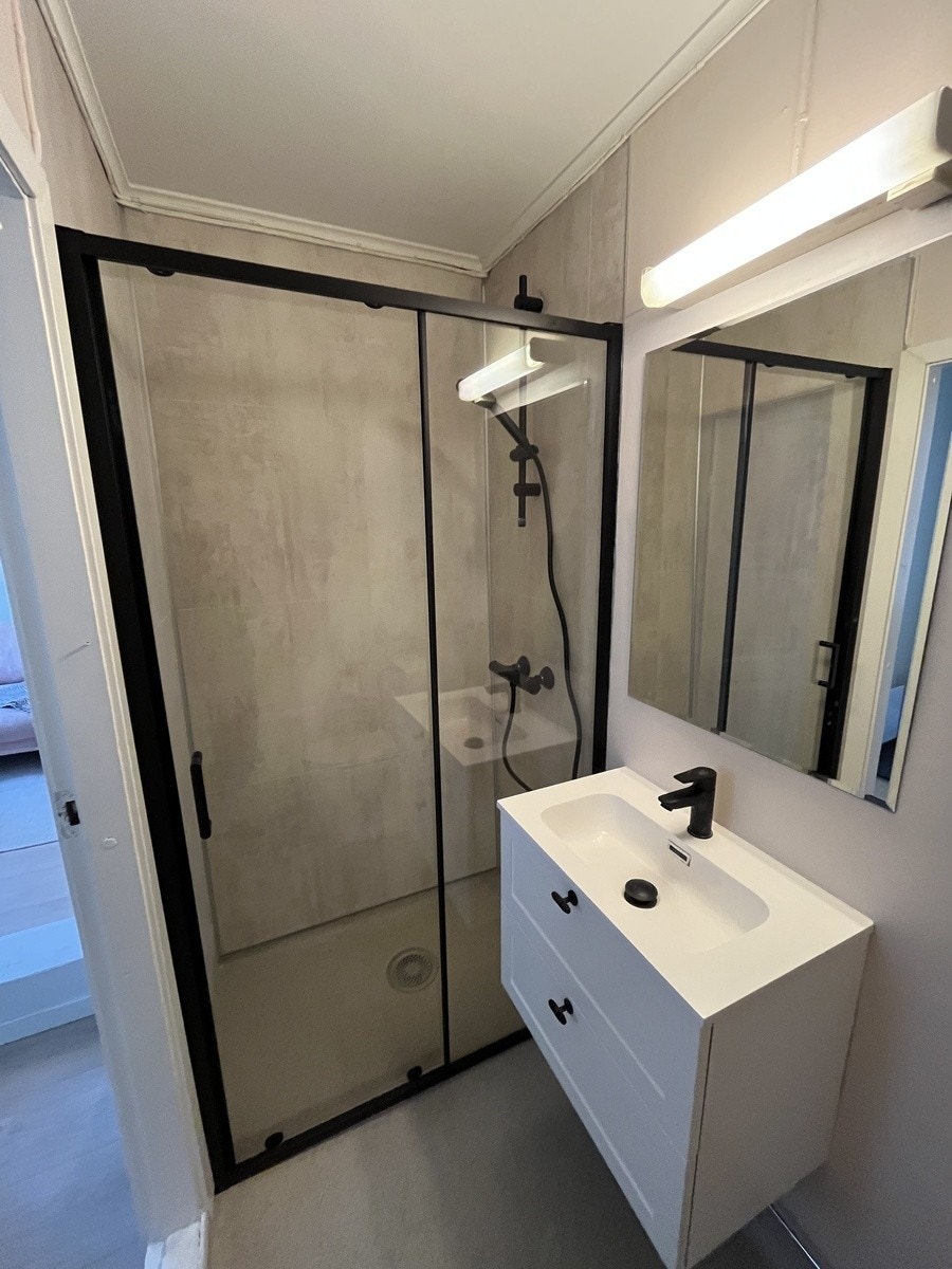 Nyoppusset bad med vaskemaskin (alt nytt og ubrukt) Galleribilde