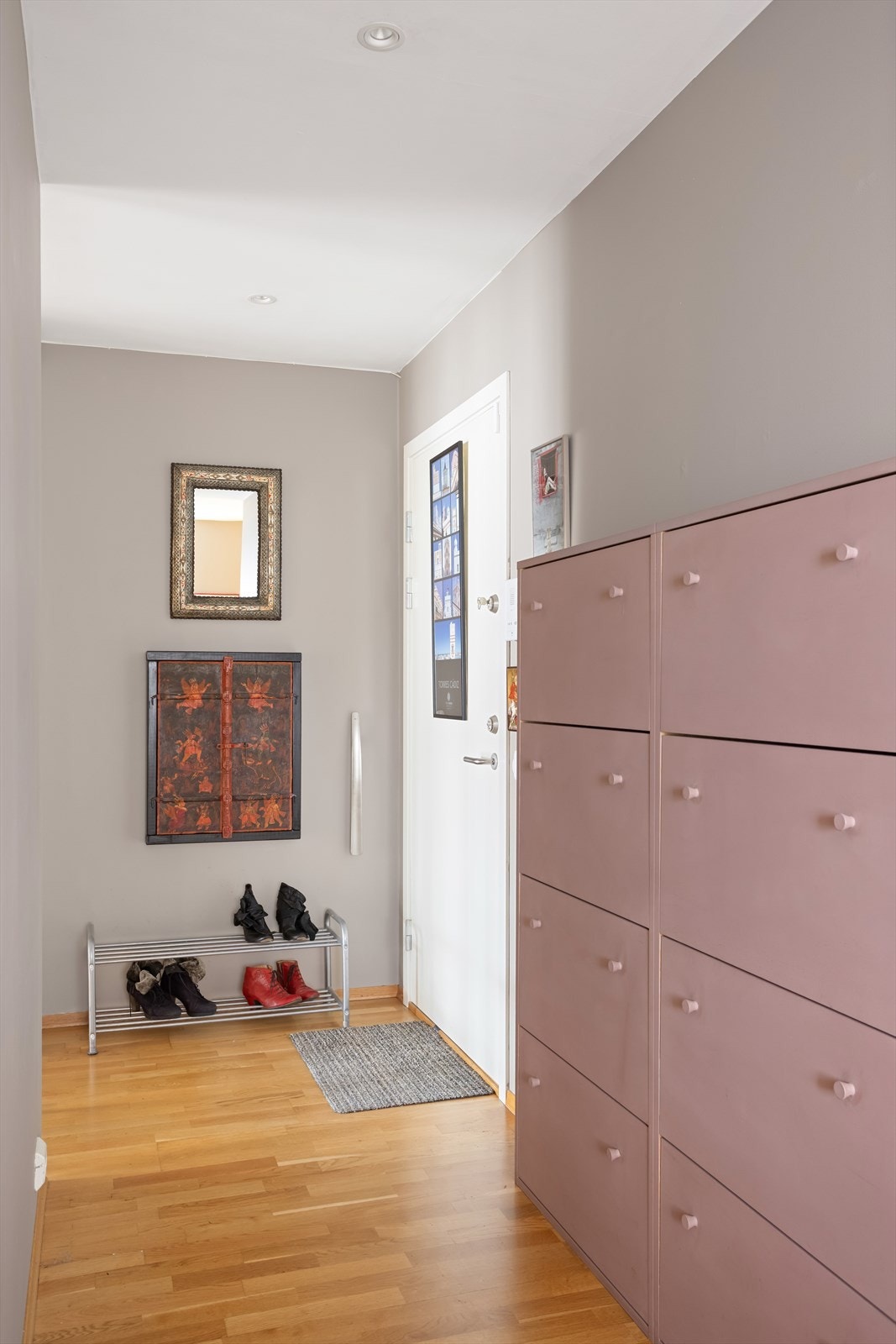 I inngangspartiet er det god plass til å sette fra seg skotøy samt annen bekledning. Galleribilde