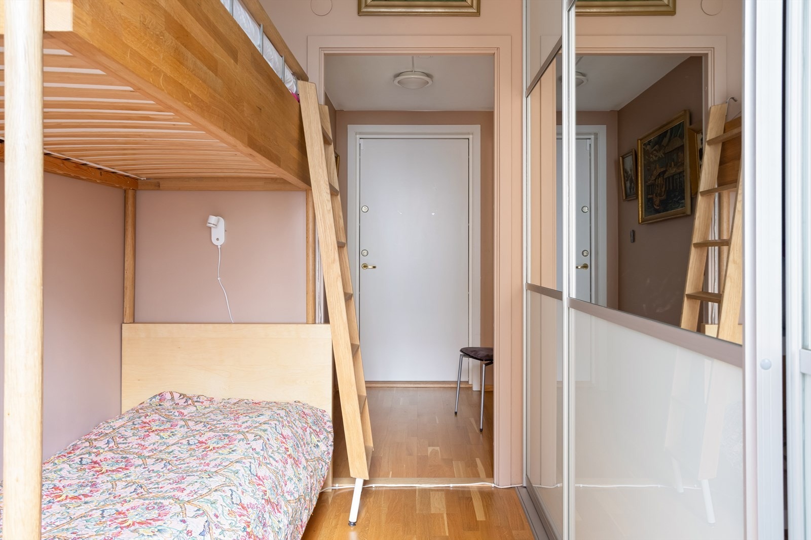 Soverom 2 passer utmerket som kontor, gjesterom eller barnerom - alt etter egne ønsker og behov. Galleribilde