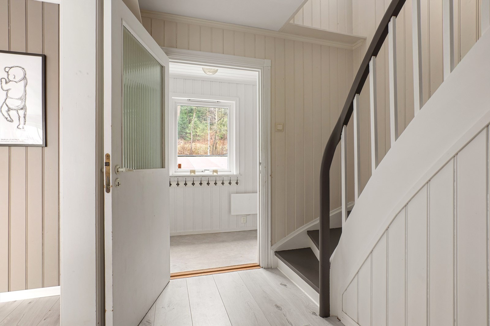Direkte forbindelse til trapperom gir enkel tilgang til andre etasje Galleribilde
