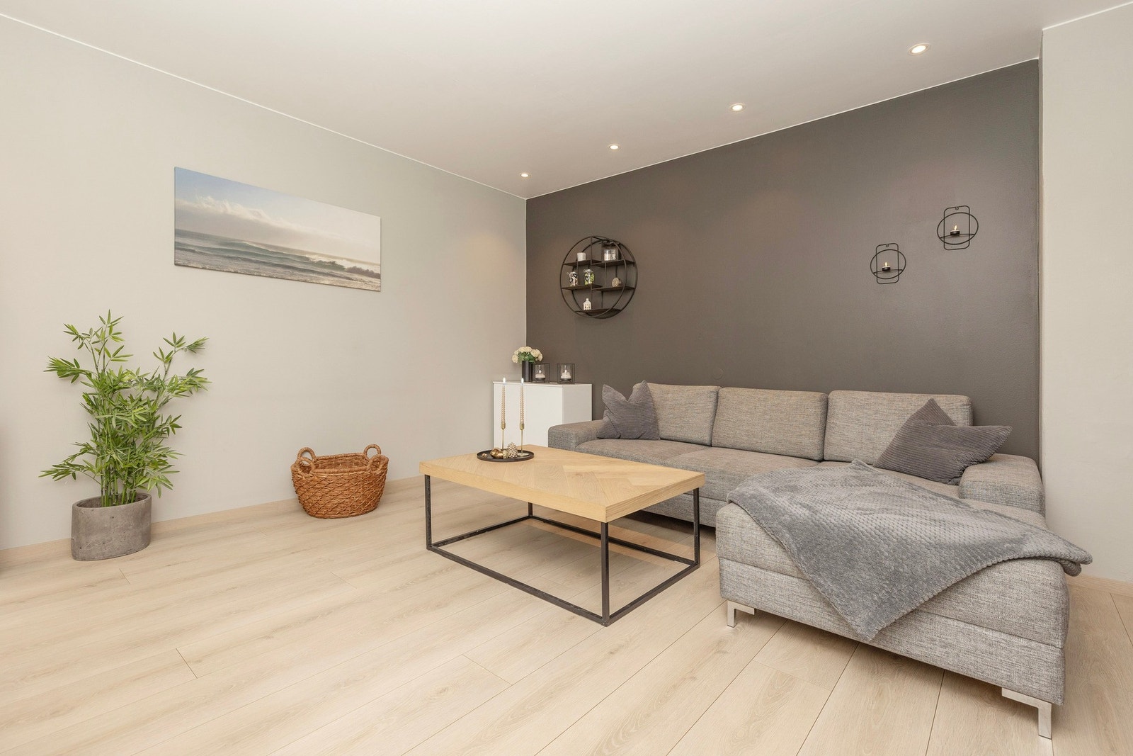 Stue med downligts i taket. Galleribilde