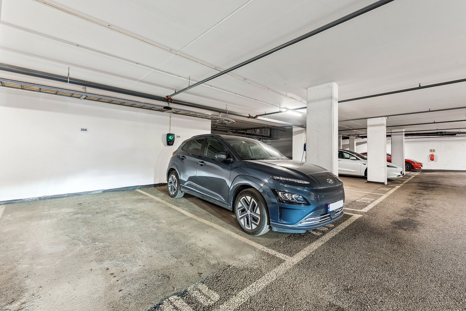 Garasjeplass medfølger. Galleribilde