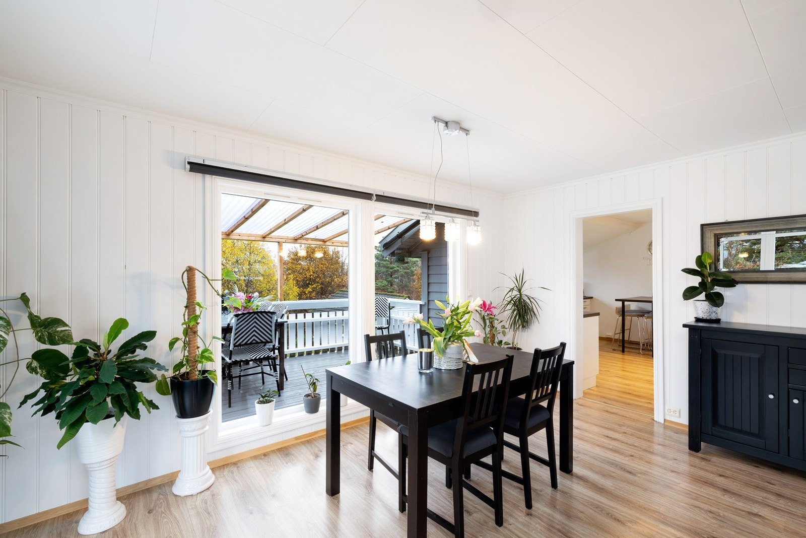 Stue med plass til spisebord Galleribilde