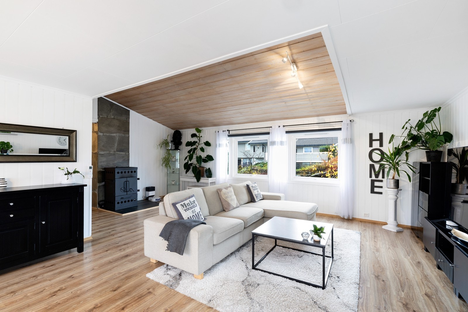 God plass til sofagruppe i stue Galleribilde