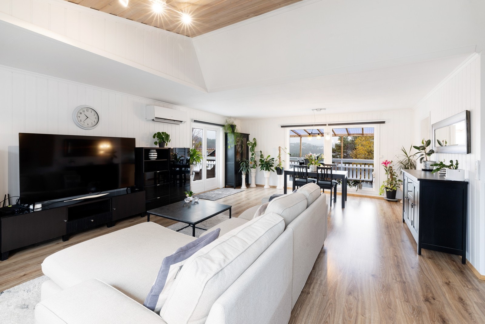 Stue med god takhøyde Galleribilde