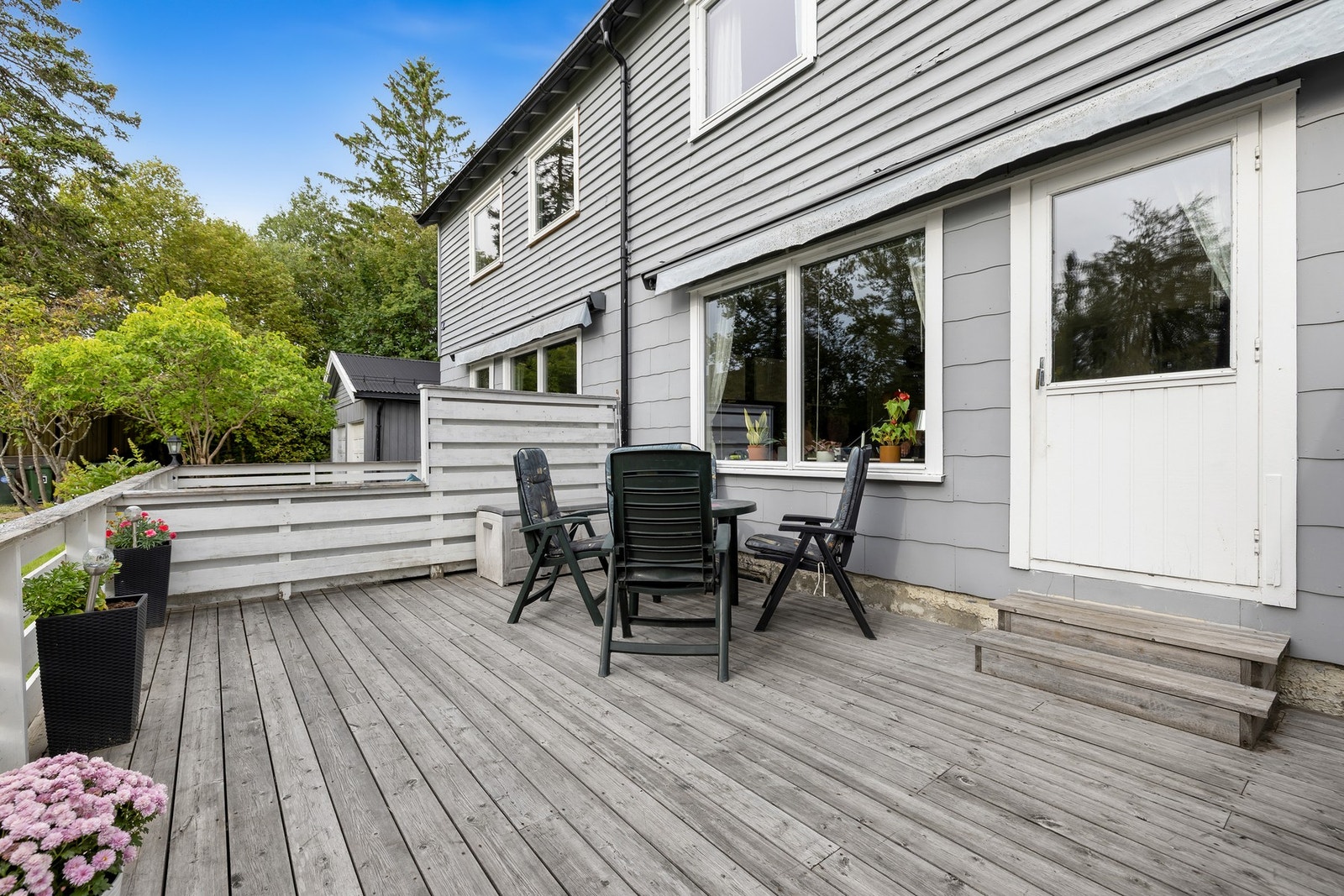 Det er god plass til flere sittegrupper. Galleribilde