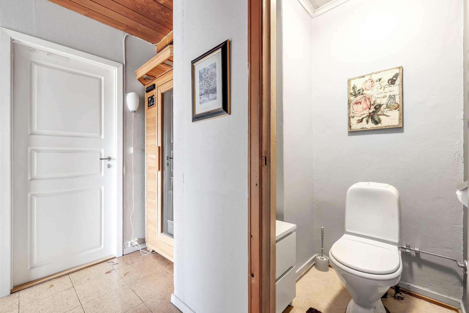 Toalettrom. Galleribilde