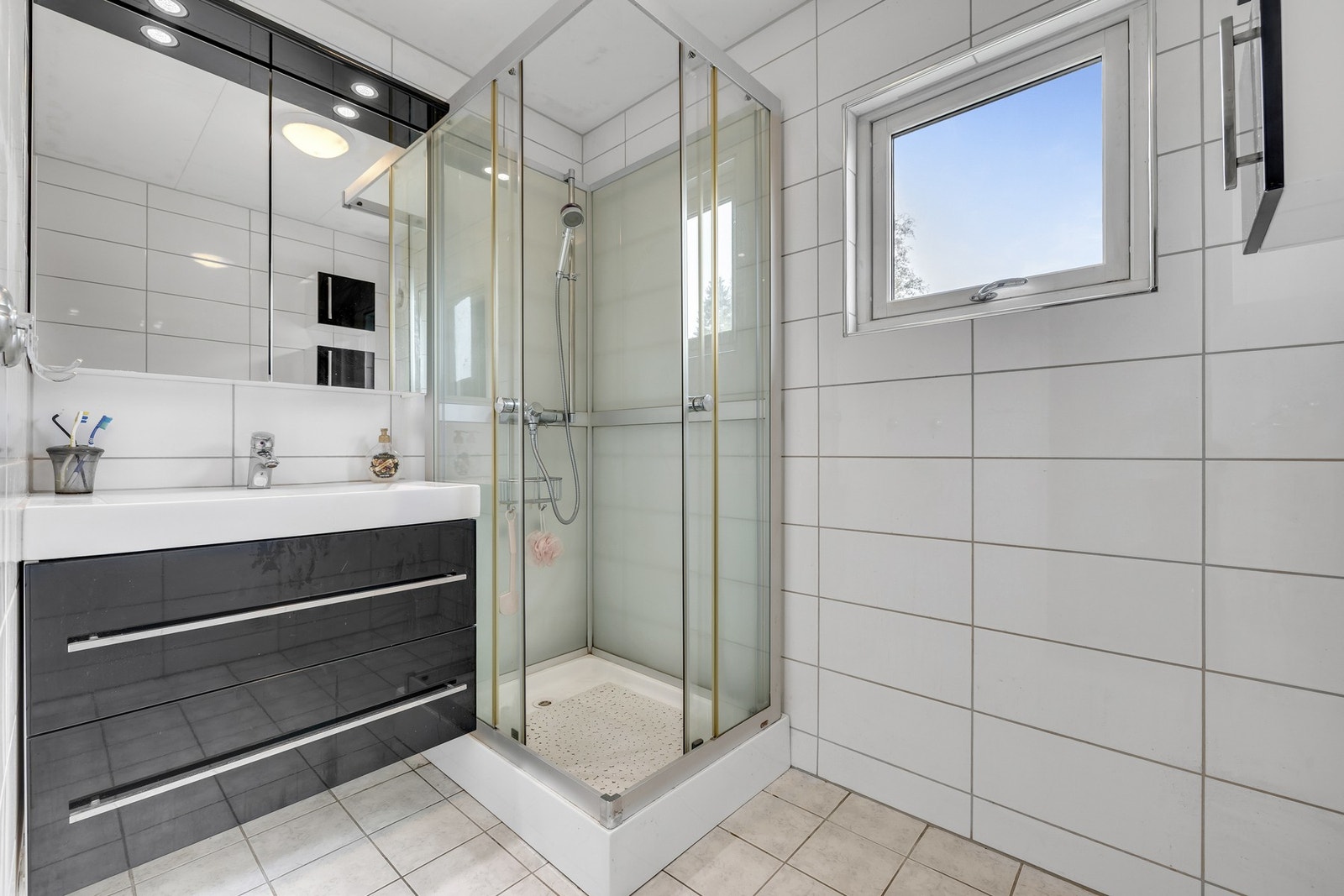 Flislagt bad med lune varmekabler i gulvet. Galleribilde