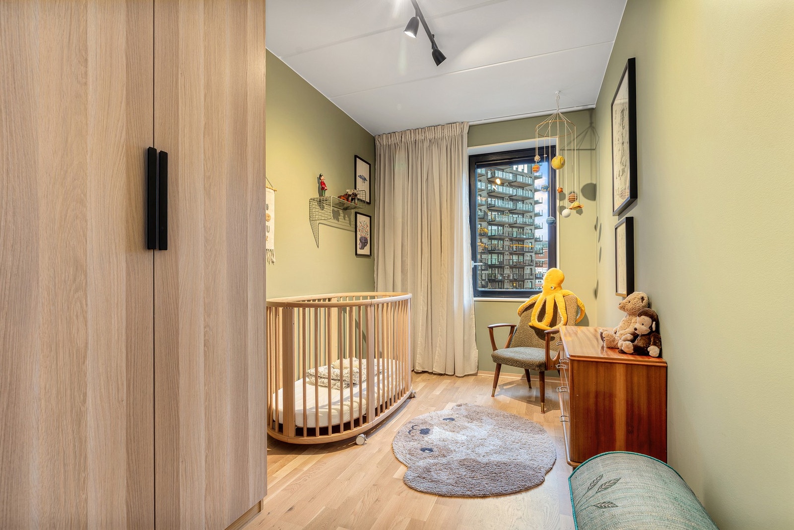 Lyst og trivelig soverom - perfekt som barnerom, gjesterom eller kontor Galleribilde