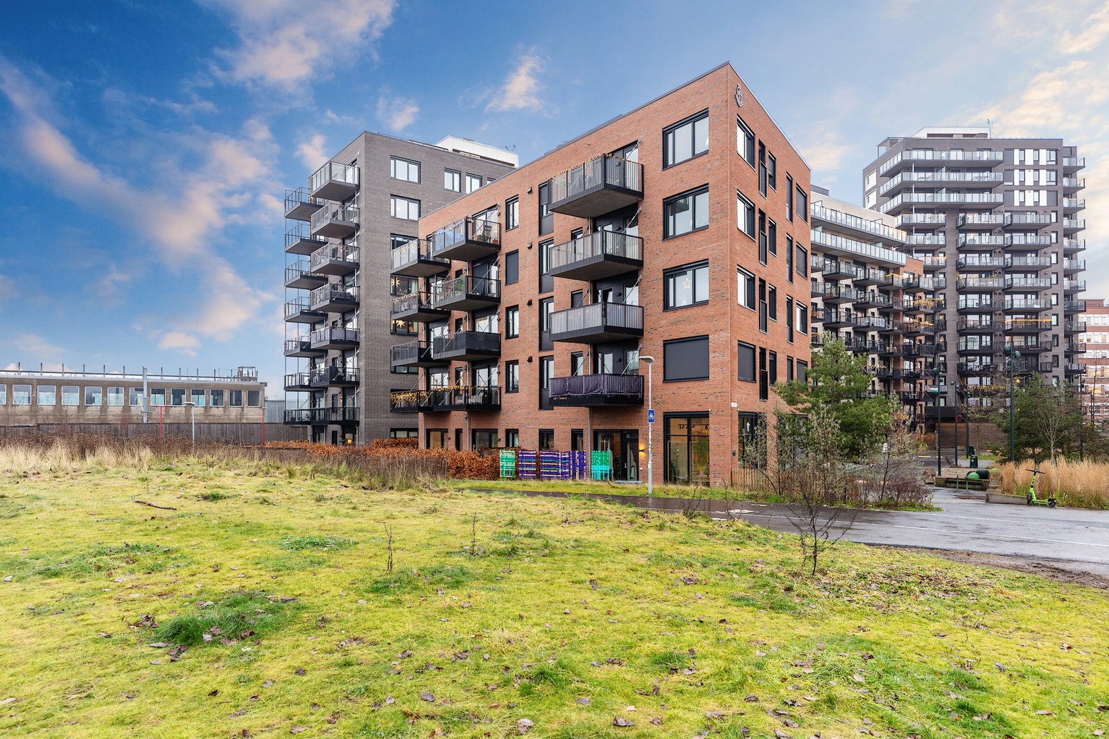 Moderne blokk fra 2022 i Ulven T Borettslag - med heis rett opp til 4. etasje samt felles takterrasser for hele borettslaget. Galleribilde