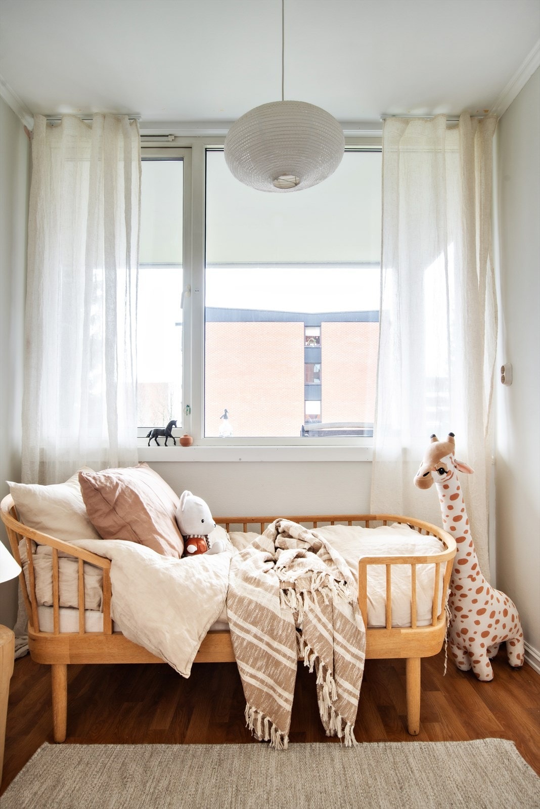 Soverom 2 er også av god størrelse og passer utmerket som barnerom eller gjesterom Galleribilde