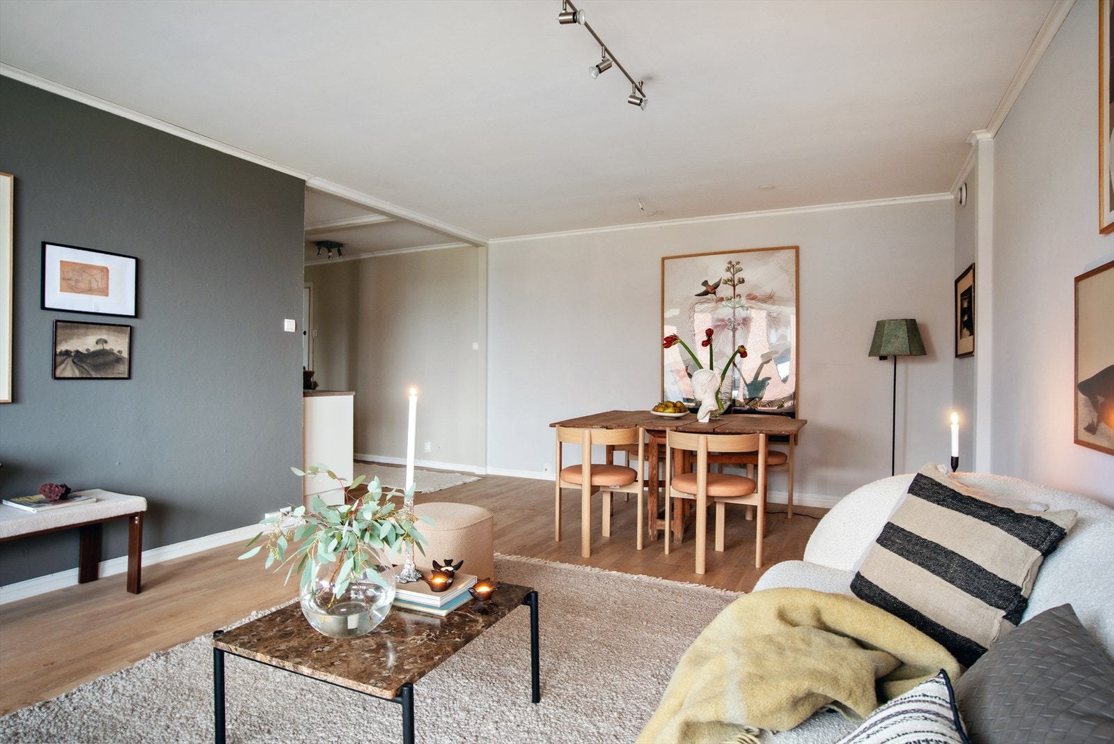 Leiligheten har store og romslige rom Galleribilde