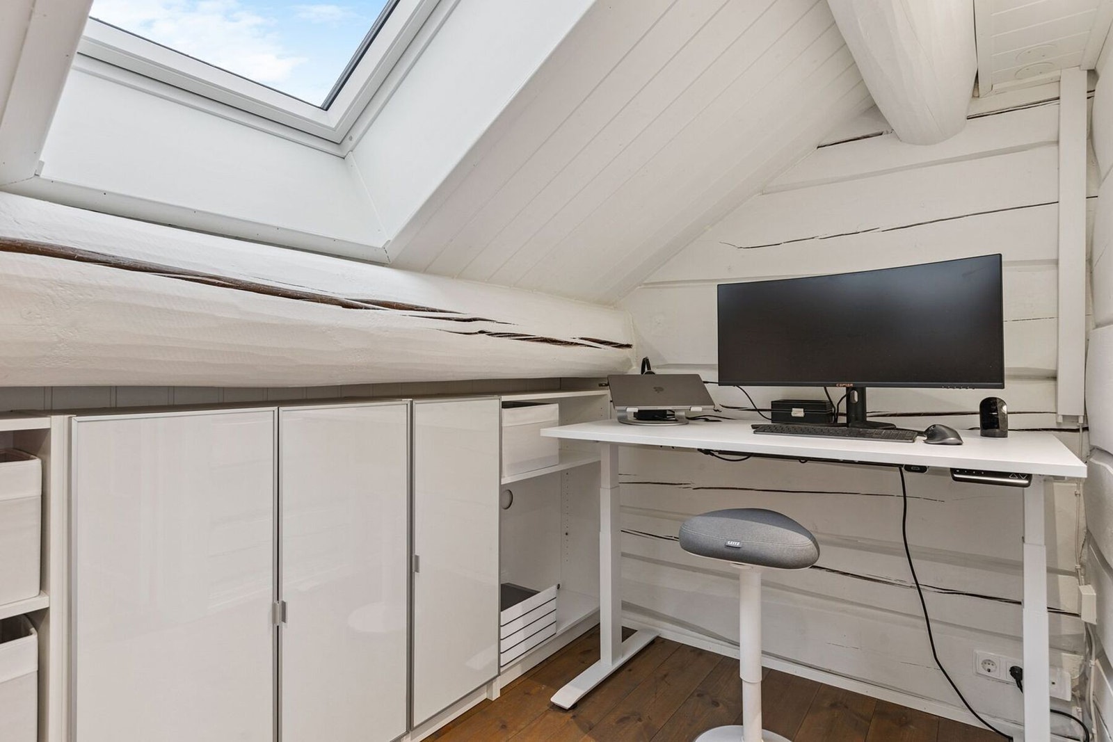 Boligen har i tillegg et eget kontorrom på 5 kvadratmeter, velegnet for hjemmekontor. Galleribilde