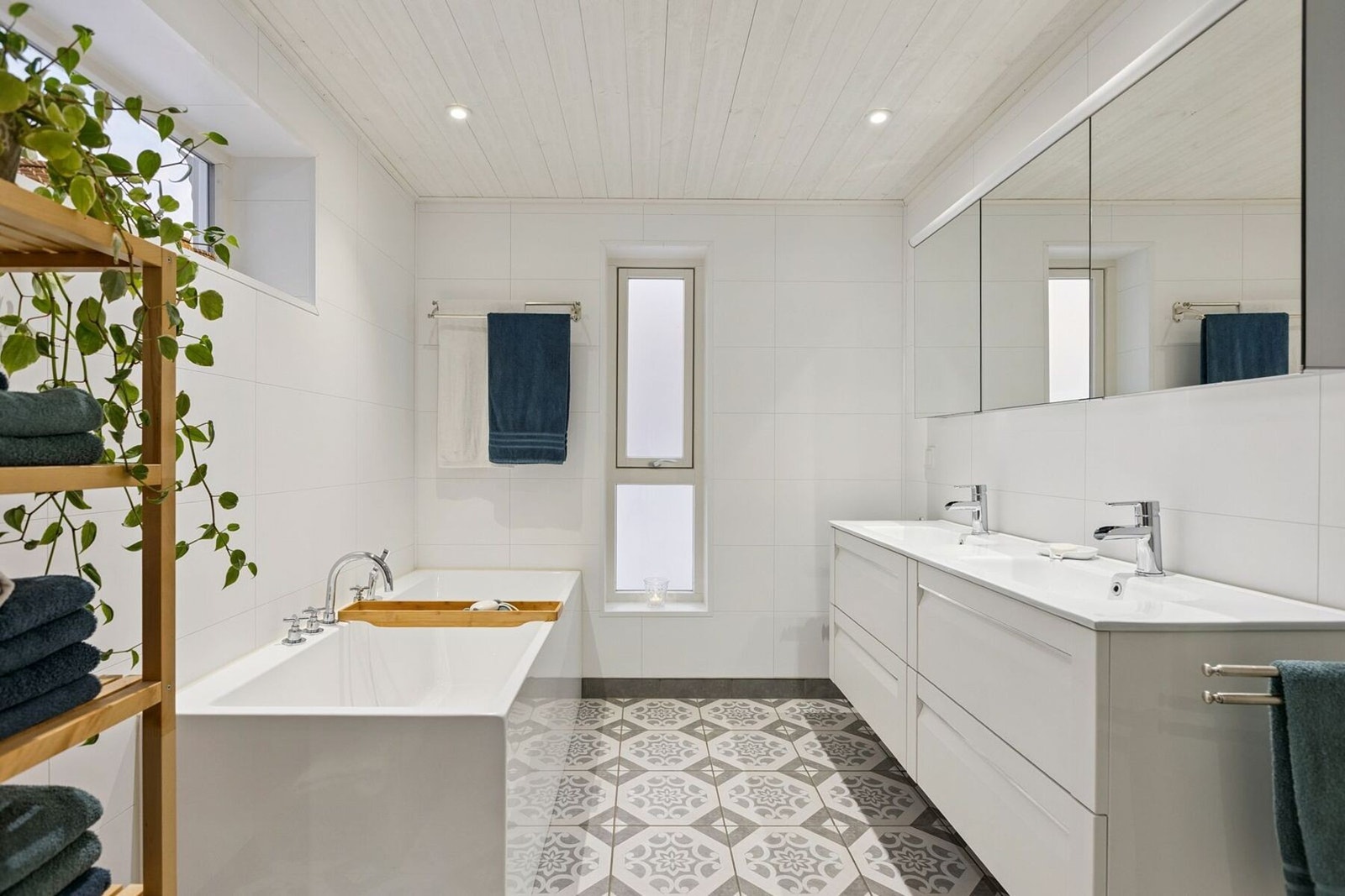 Boligen disponerer også et separat vaskerom med funksjonell utforming og gode arbeidsforhold. Galleribilde