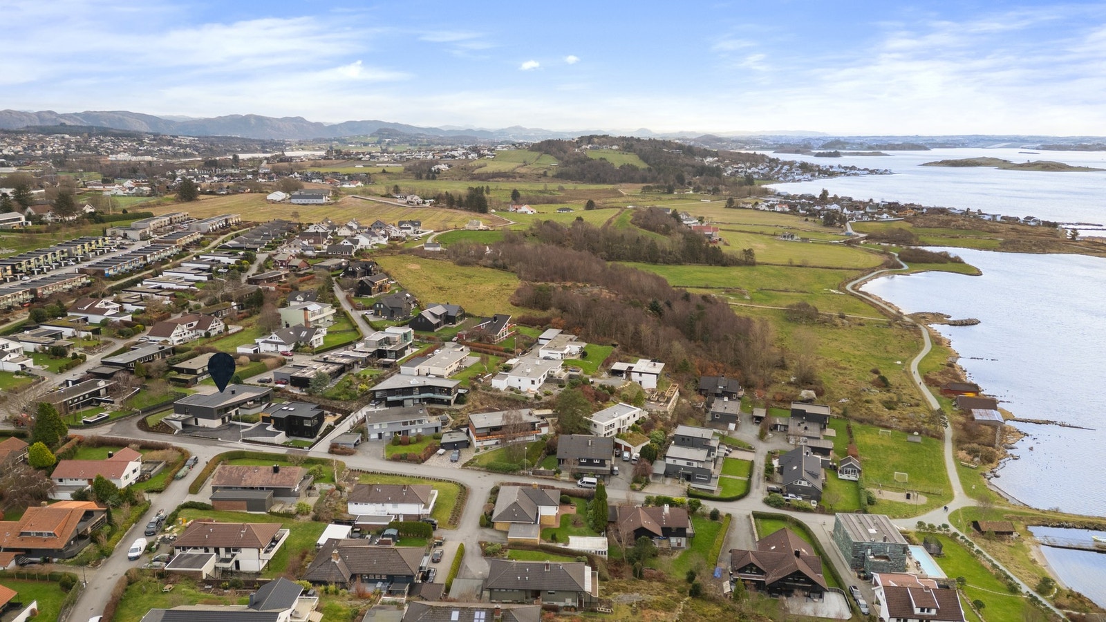 Eiendommen ligger i en etterspurt adresse i et maritimt miljø. Galleribilde