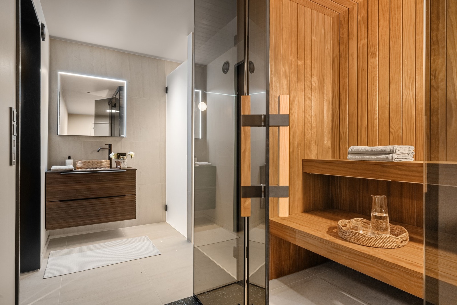 "Velværeavdeling" bestående av badstue meg tilhørende bad samt trimrom. Galleribilde