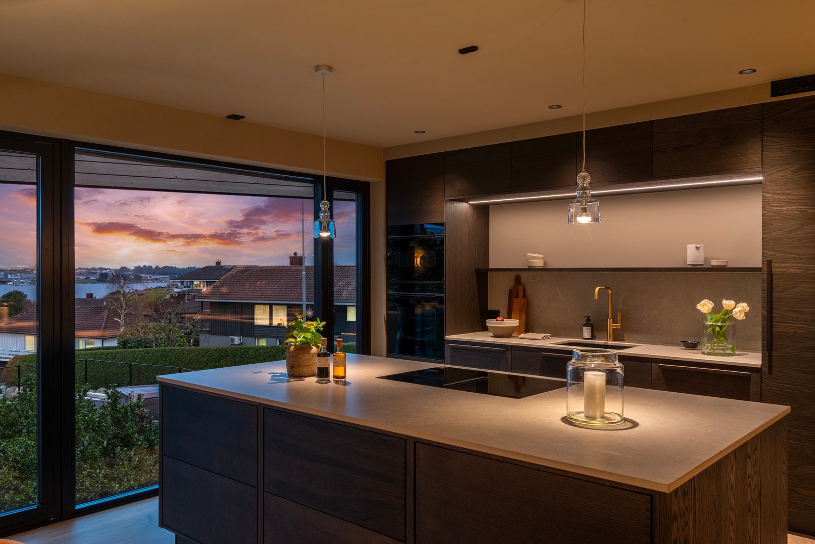 Kjøkken i skumring. Galleribilde