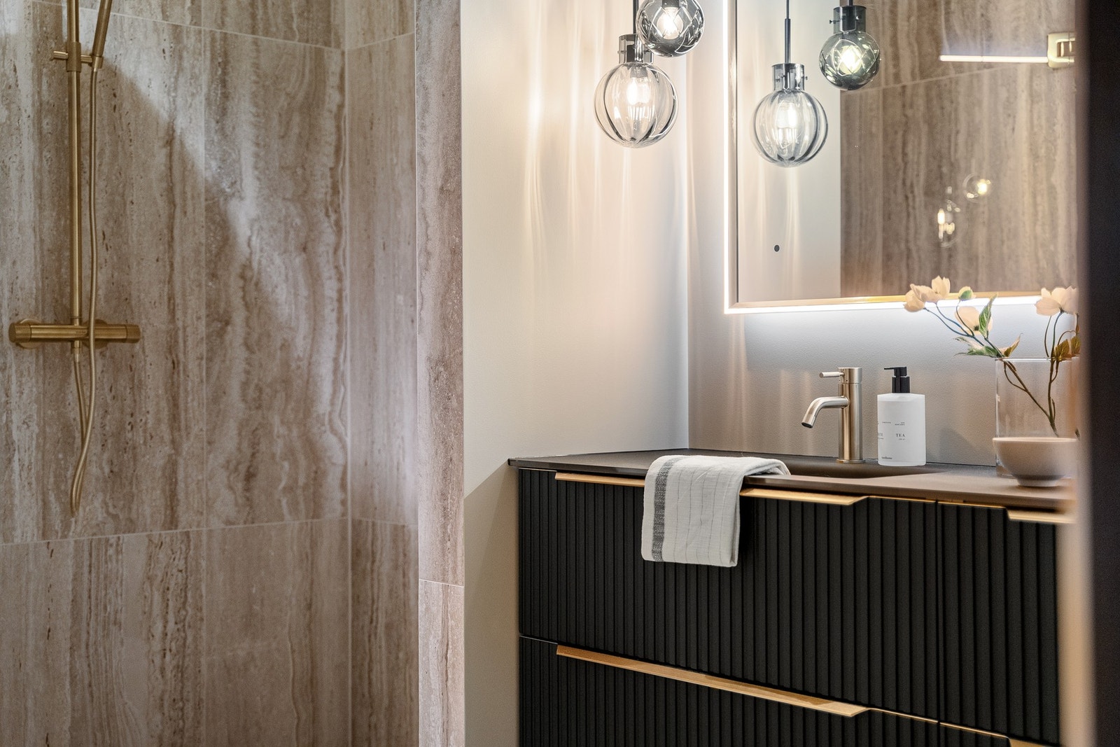 Dusjbad - detalj. Galleribilde