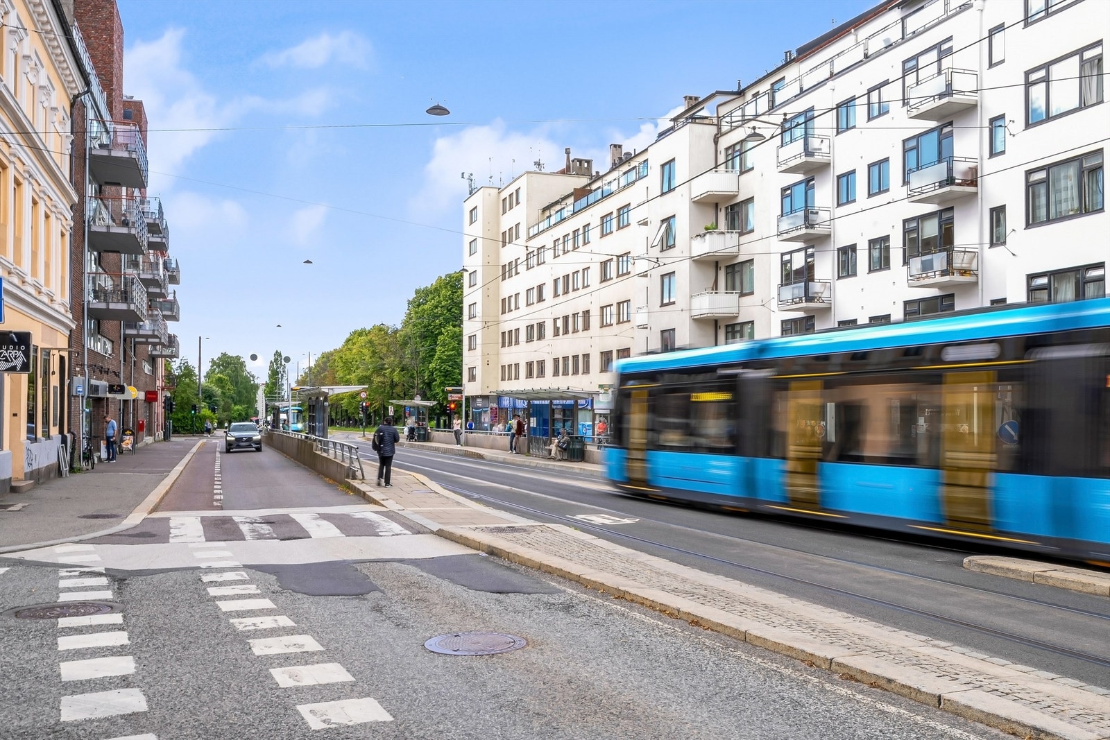 Trikkestoppet Frogner stadion ligger rett ved leiligheten. Galleribilde