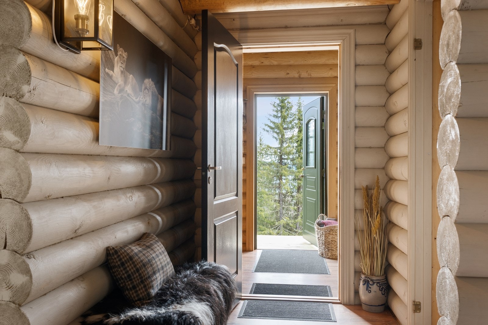 En lun og hyggelig entré ønsker deg velkommen inn! Galleribilde