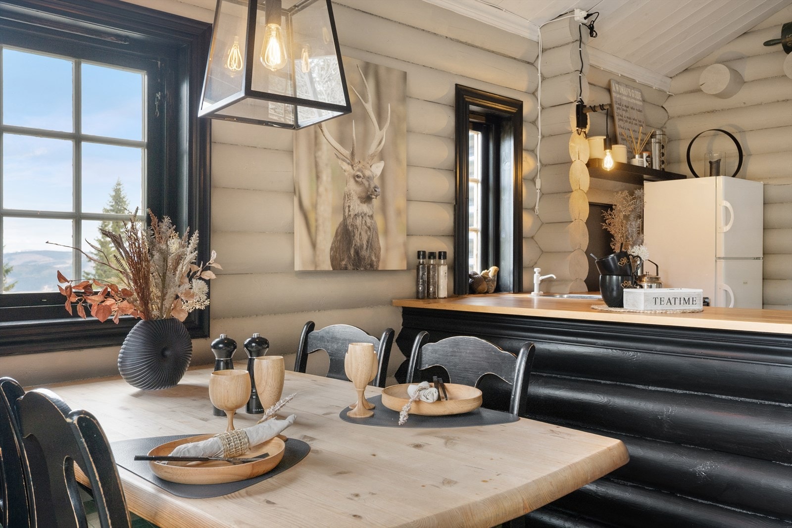 Her kan man nyte både måltider og utsikt. Galleribilde