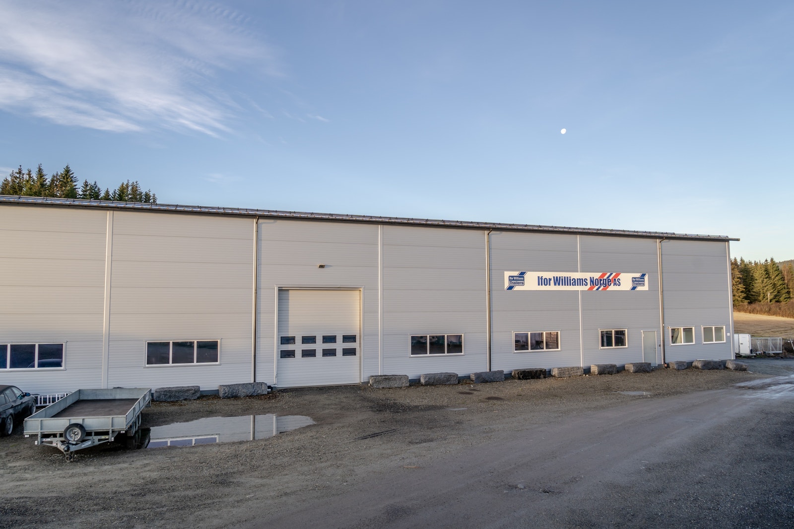 Lagerdelen har store kjøreporter og god eksponering ut mot E6. Galleribilde