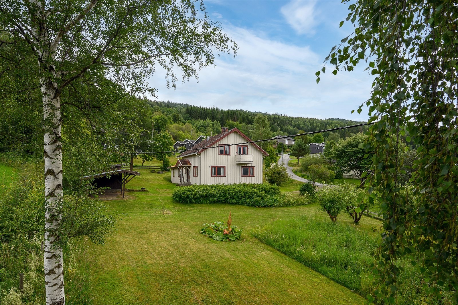 Beliggenheten er litt sør for sentrum. Galleribilde