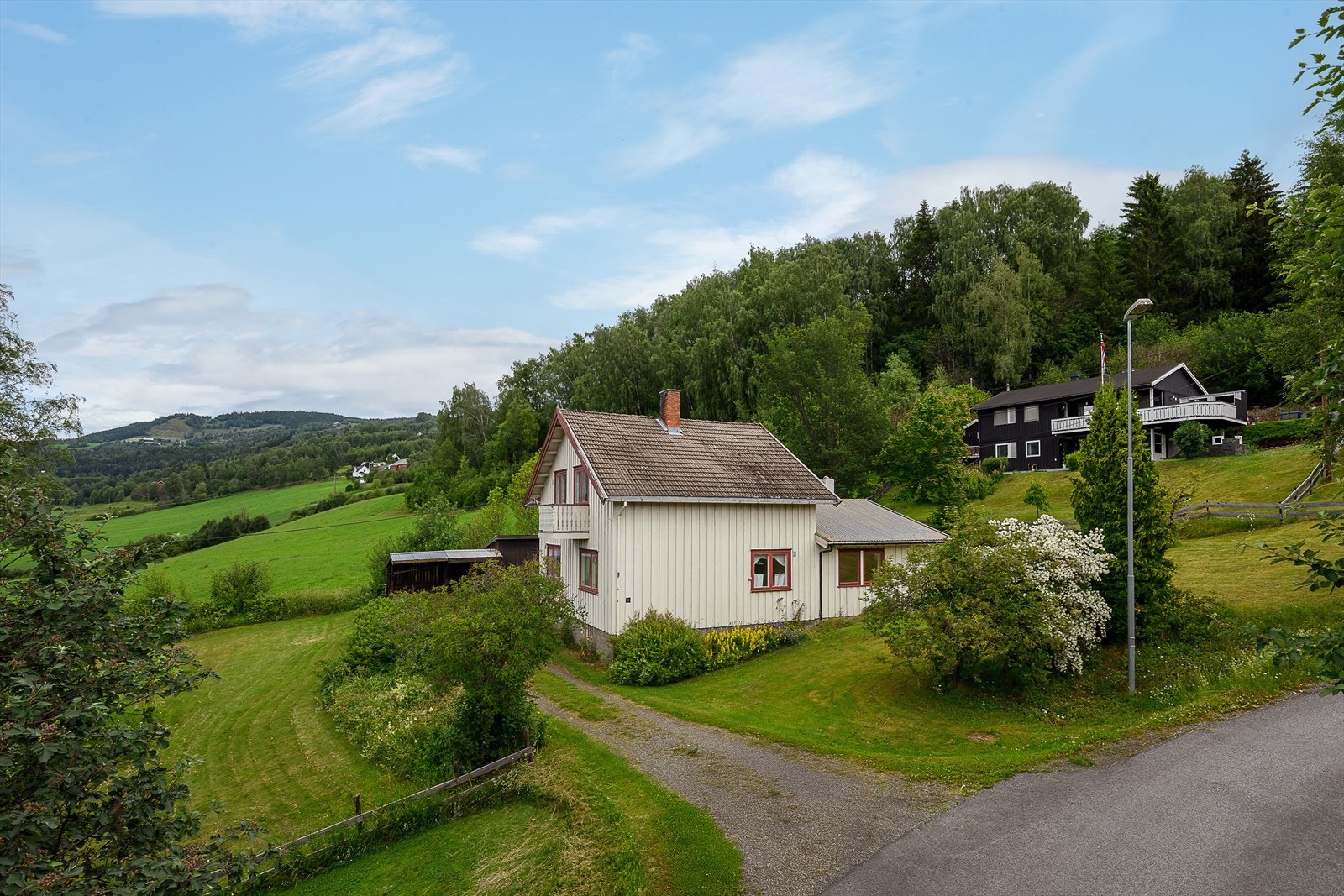 Tomten er på ca. 2000 m2! Galleribilde
