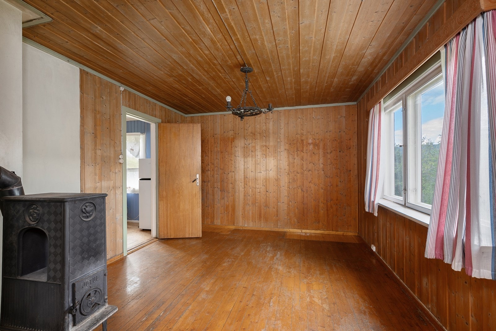 Panel på vegger og himling. Galleribilde