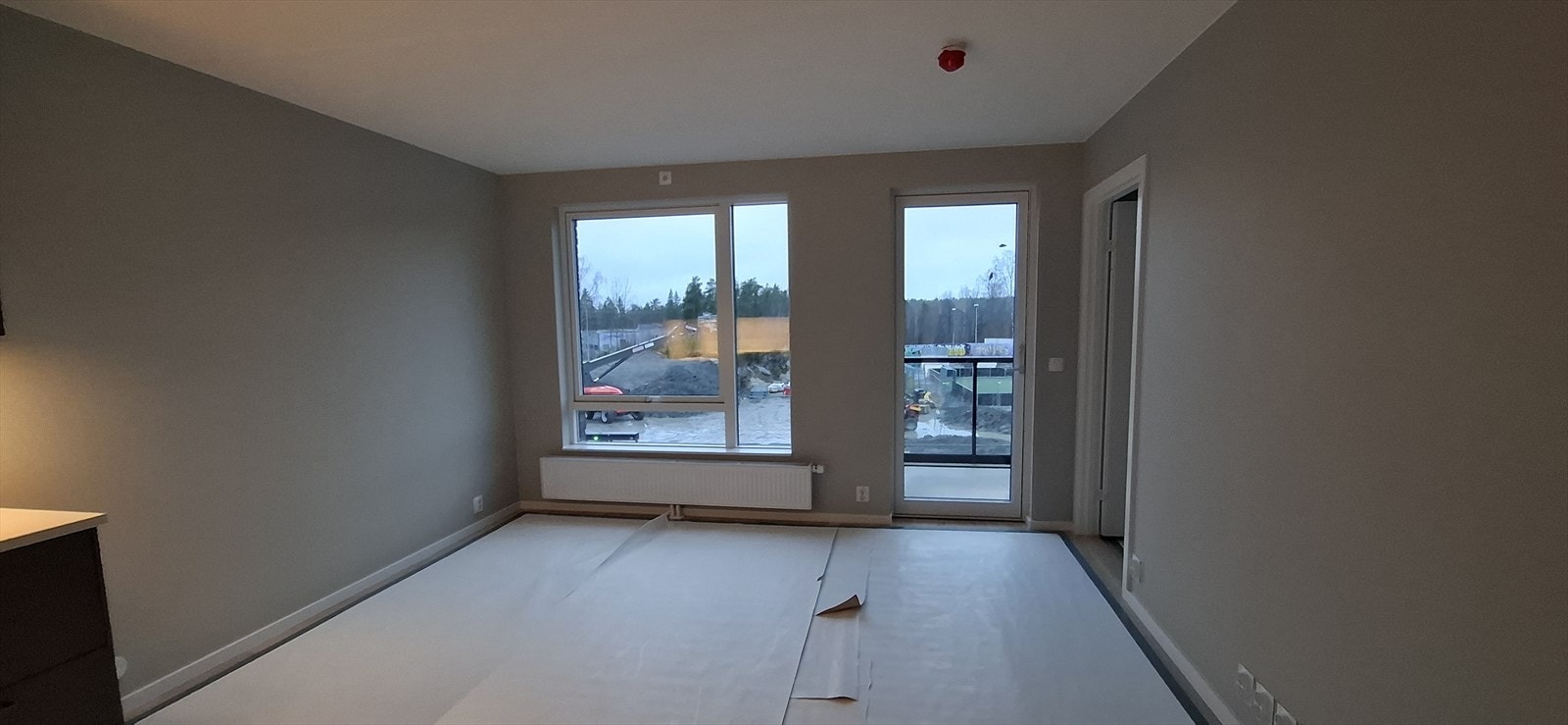 Stue med utgang til balkong - Foto fra førbefaring 04.12.25 Galleribilde