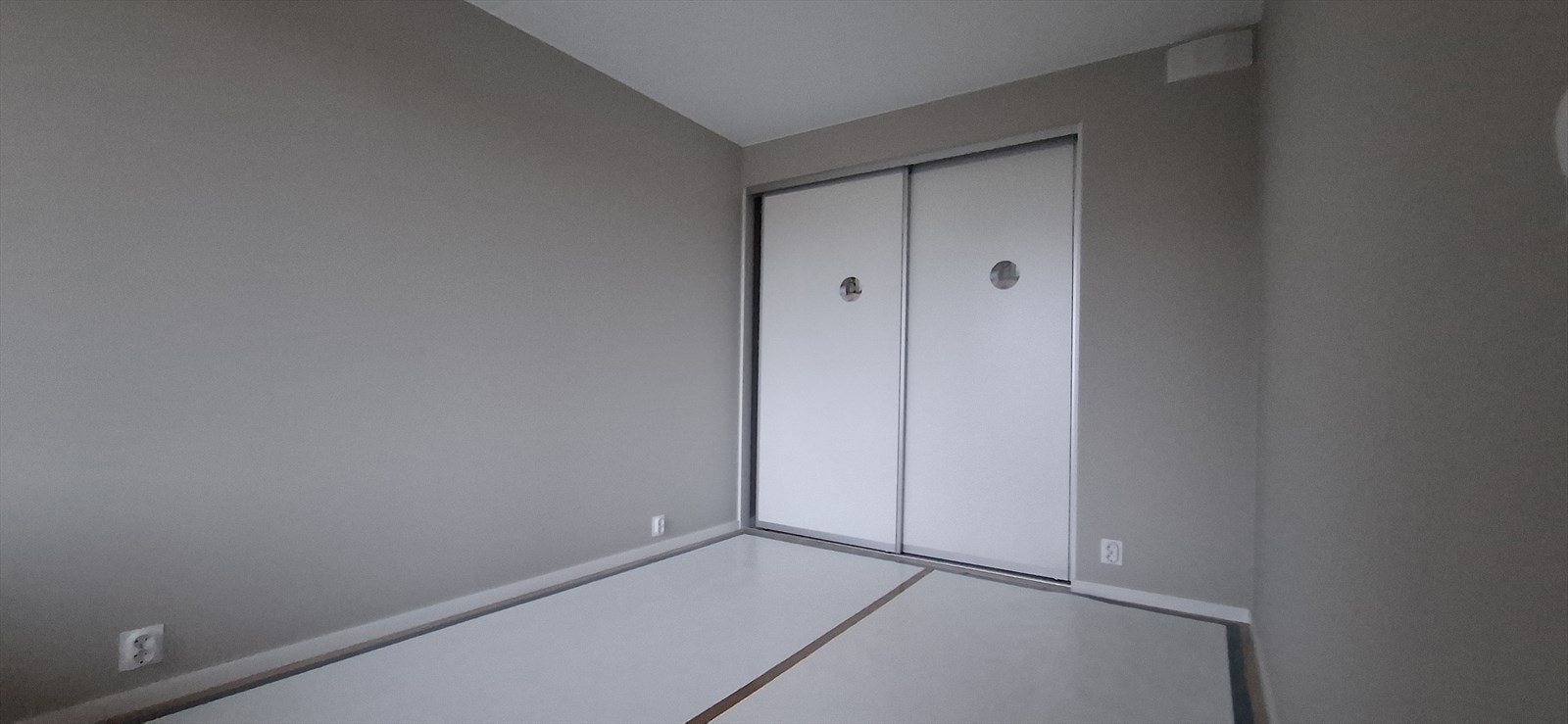 Soverom med skyvedører - Foto fra førbefaring 04.12.25 Galleribilde