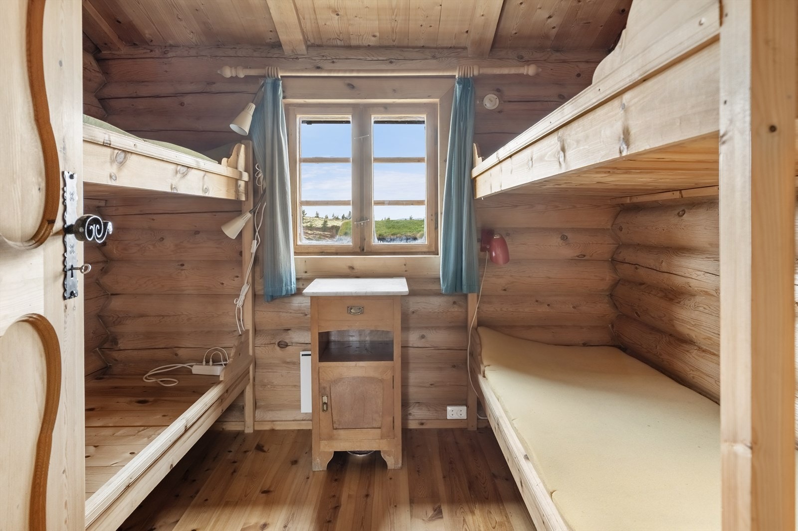 Soverom med fire soveplasser. Galleribilde