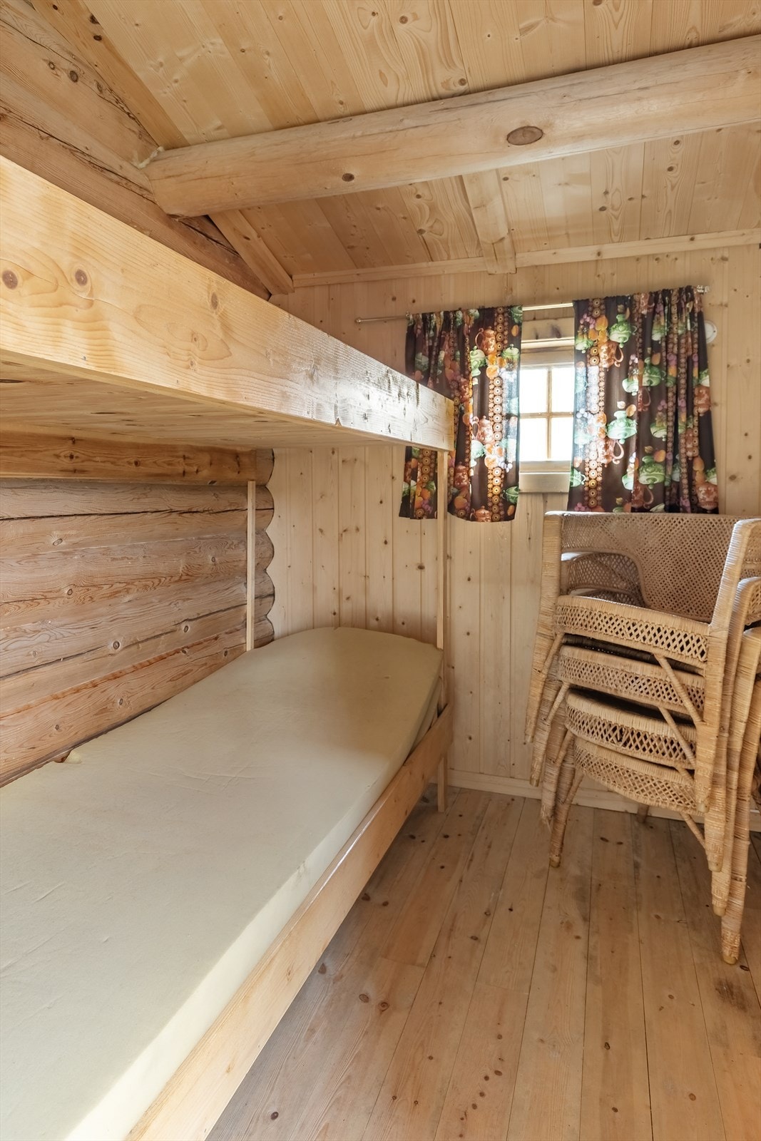 Bod som er innredet med soveplasser. Galleribilde