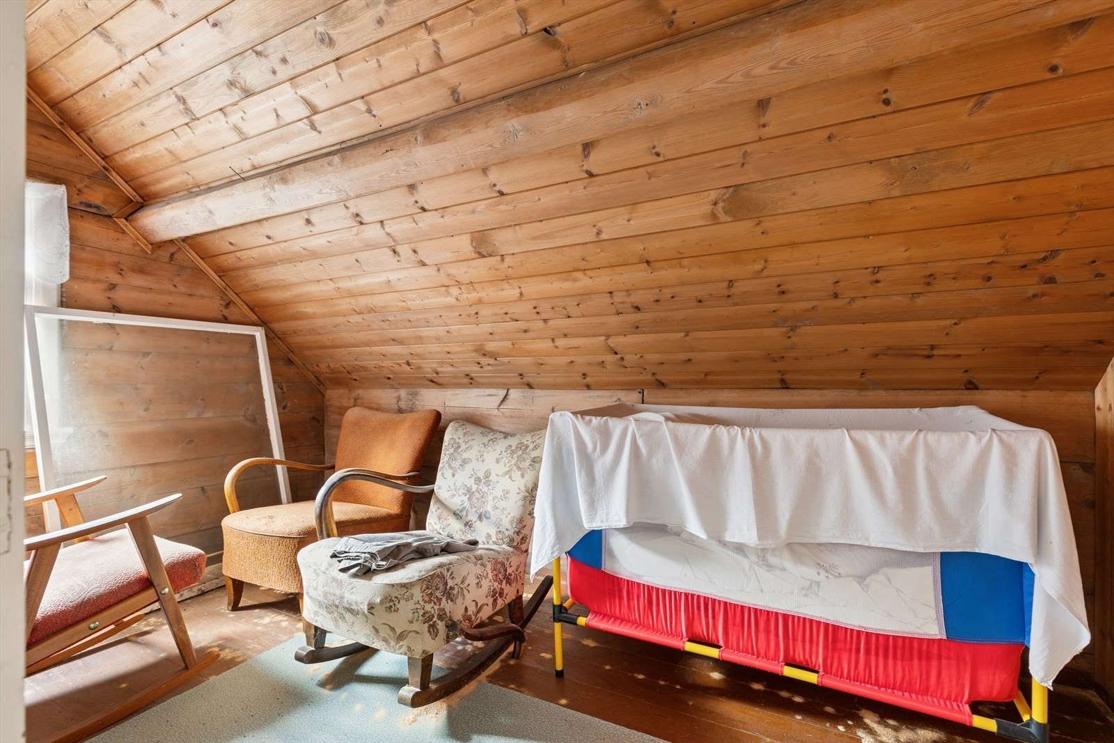 Boligen har 2 skråkammers/boder i 2. etasje. Galleribilde