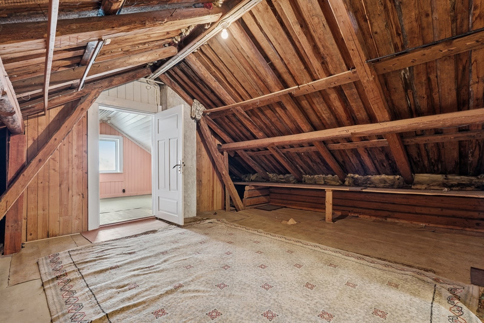 Uinnredet loft. Galleribilde