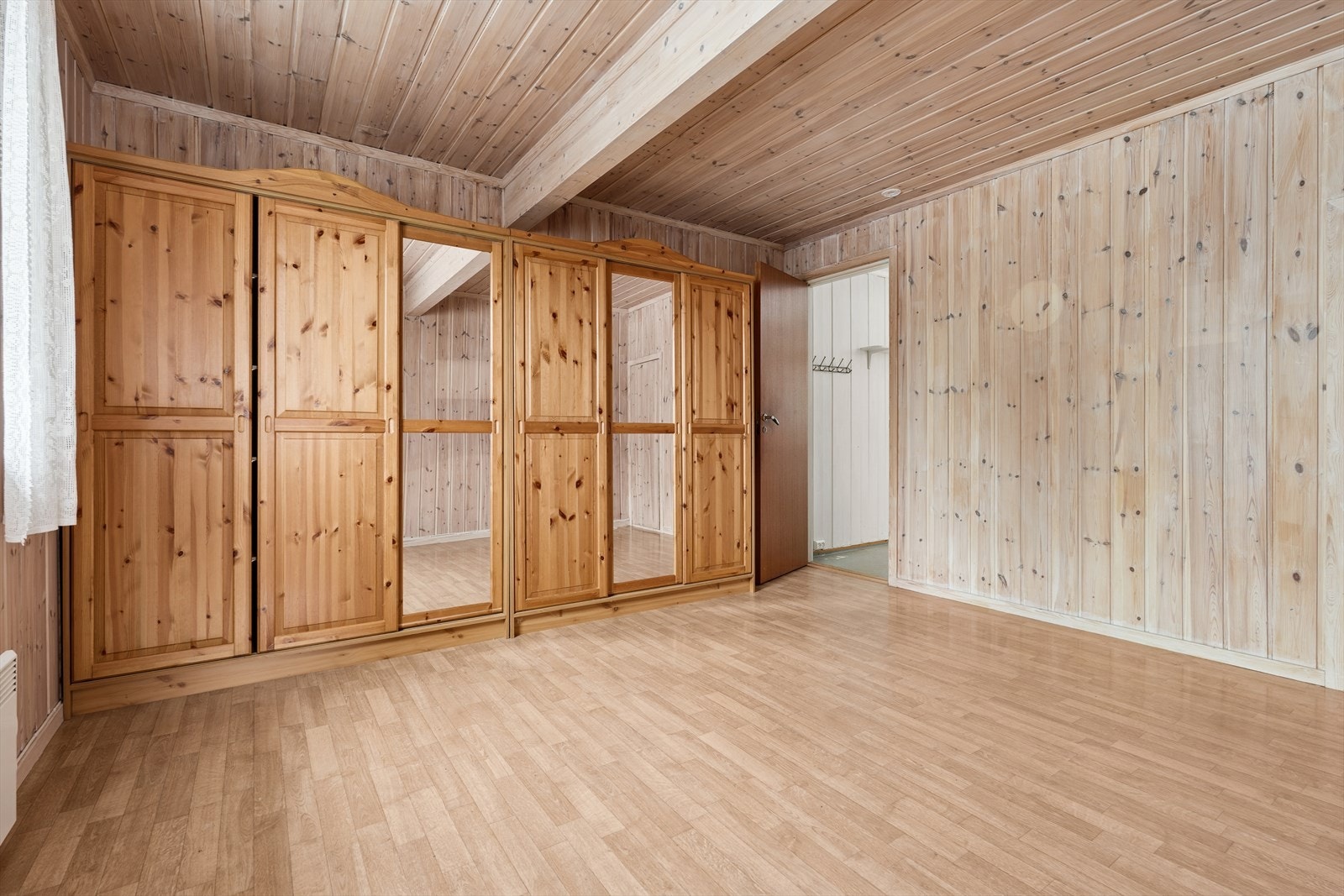 Garderobe. Galleribilde